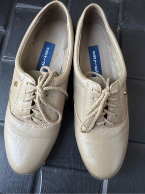 Easy Spirit Beige Lace-Up Comfort Flats